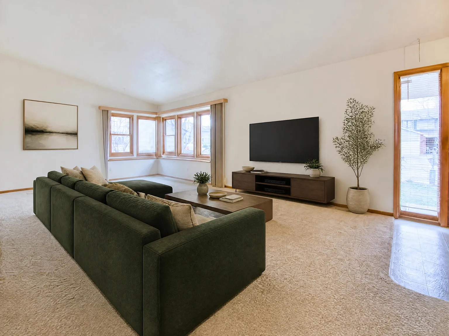 5 bed, 2557 sqft, $3,150 — Photo 3