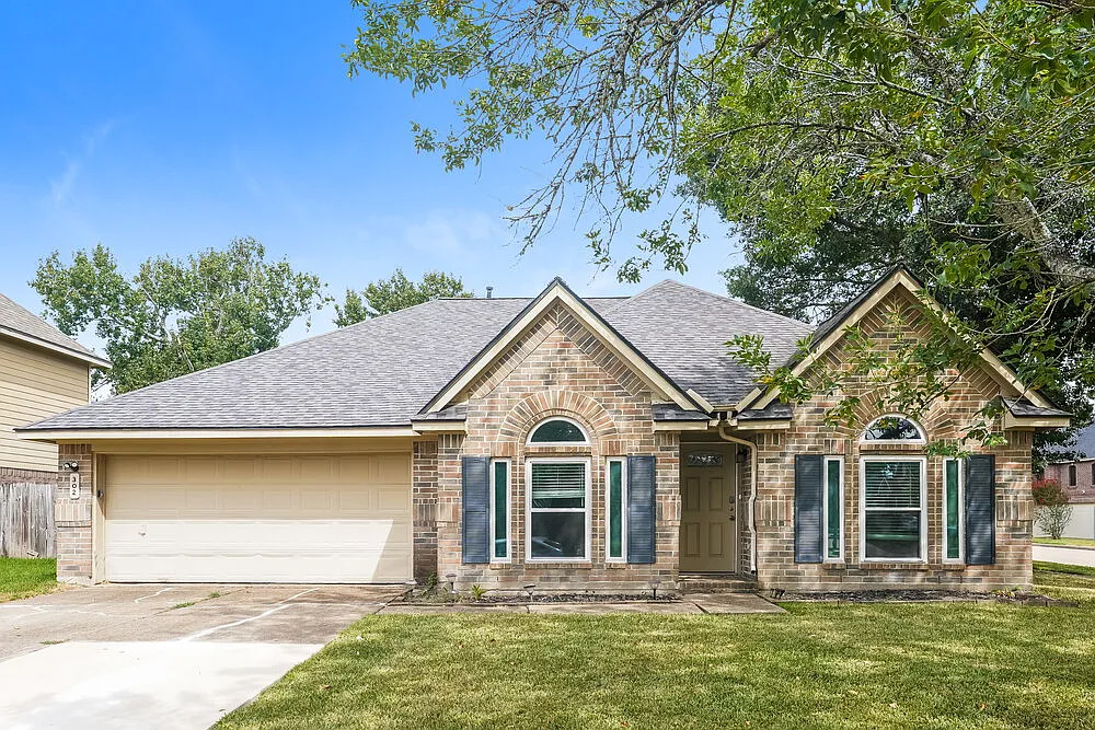 3 bed, 2.0 bath, 2160 sqft, $1,930 — Photo 1