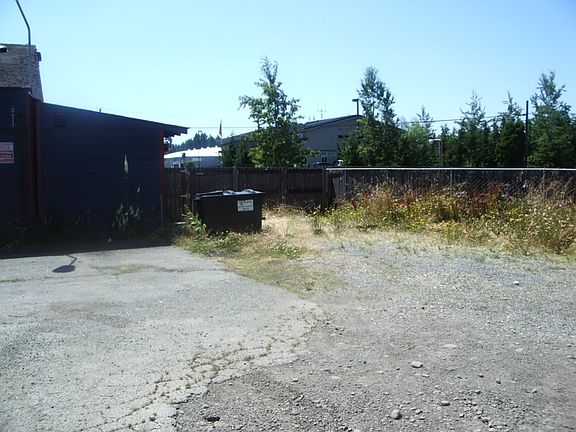3rd image of 14422 Pacific Ave S