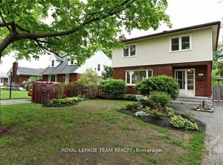 822 Quinlan Rd, Ottawa, ON K1G 1S1