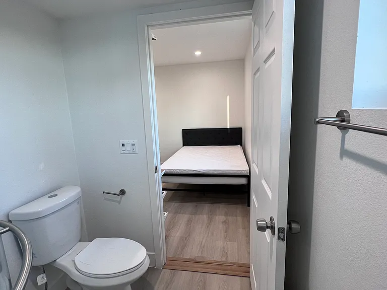 1224 W 37th Pl — Photo 128
