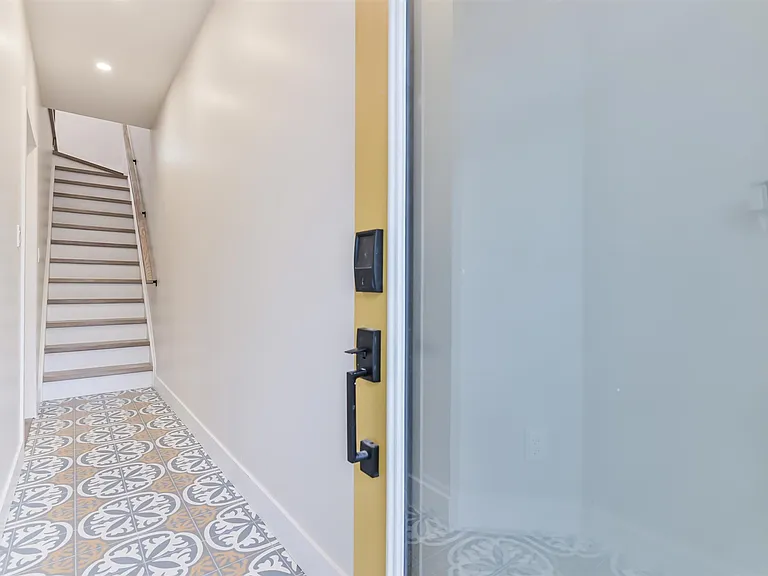 90 Tecumseth St #UPPER — Photo 15