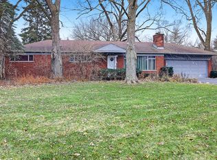 17W201 Hillside Ln, Willowbrook, IL 60527