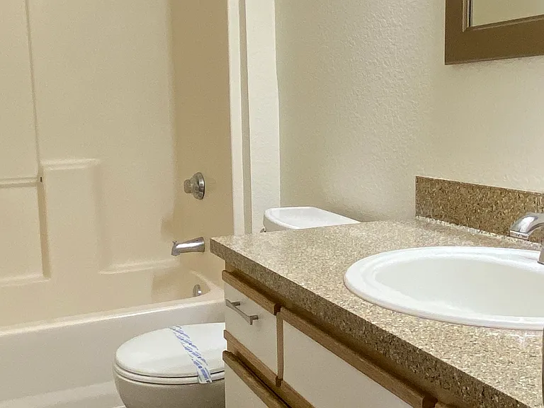 Canyon Ridge Apartments — Photo 15