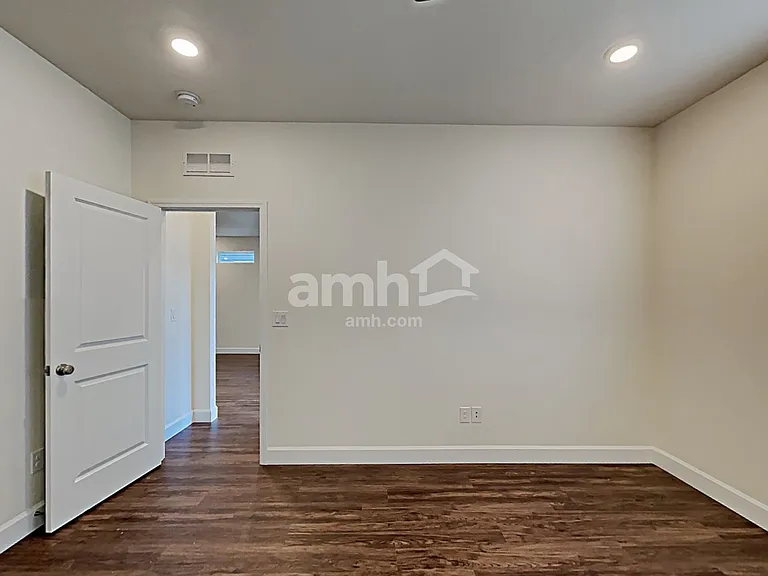 5079 W Bellevue St — Photo 11
