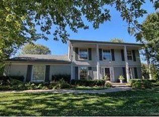 4611 Hedgewood Dr, Bloomfield Hills, MI 48301