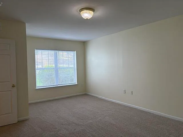 2736 S Knightsbridge Cir — Photo 12