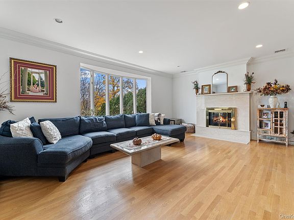 4th image of 6 Hunting Ridge Road