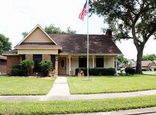 35 Alexander Ct, Angleton, TX 77515