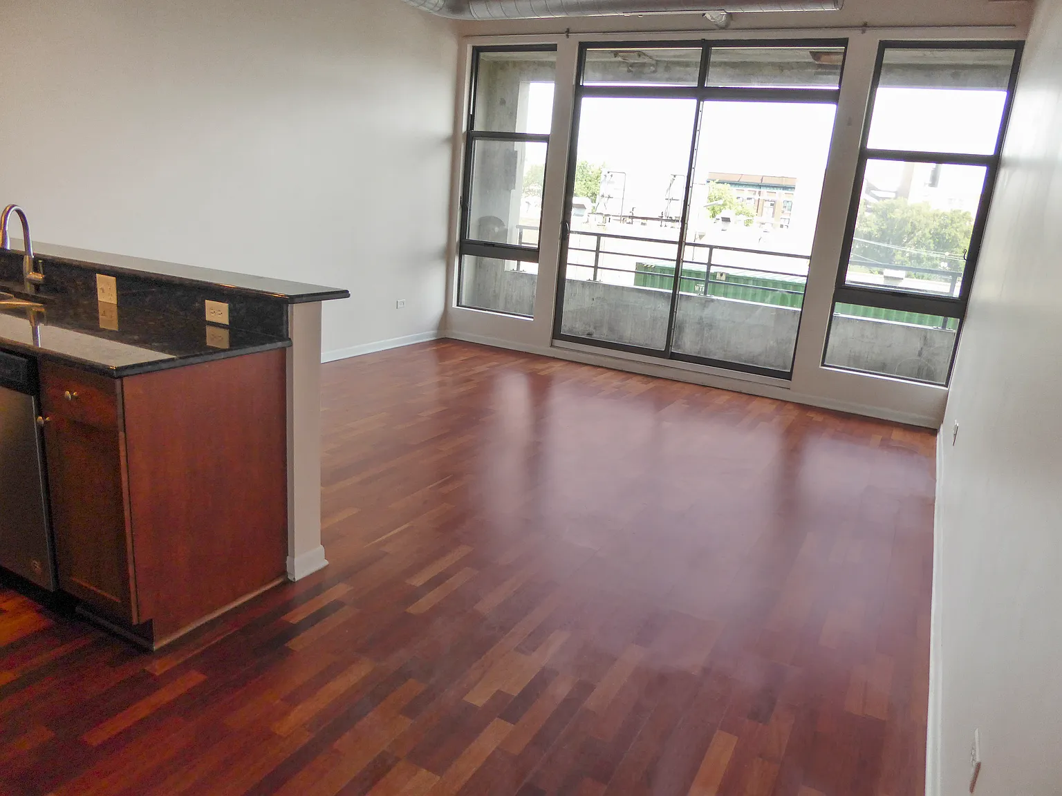 2 bed, 1000 sqft, $2,150 — Photo 3