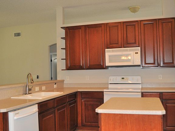 3rd image of 745 Hazelmoor Ln