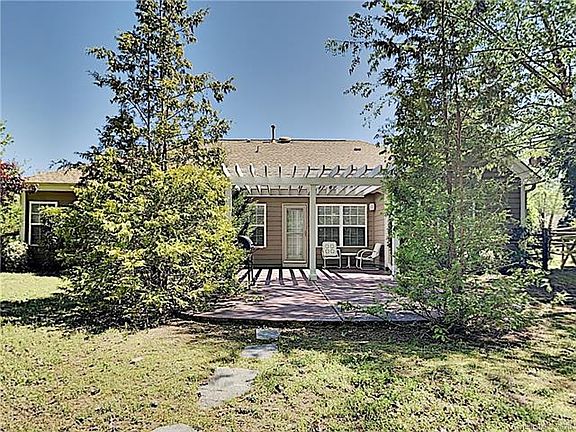 2nd image of 2004 Willowcrest Dr