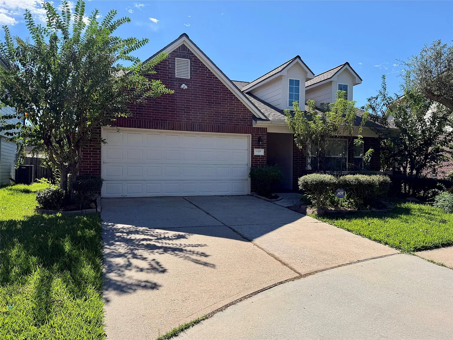 3 bed, 2.0 bath, 1620 sqft, $2,100 — Photo 2