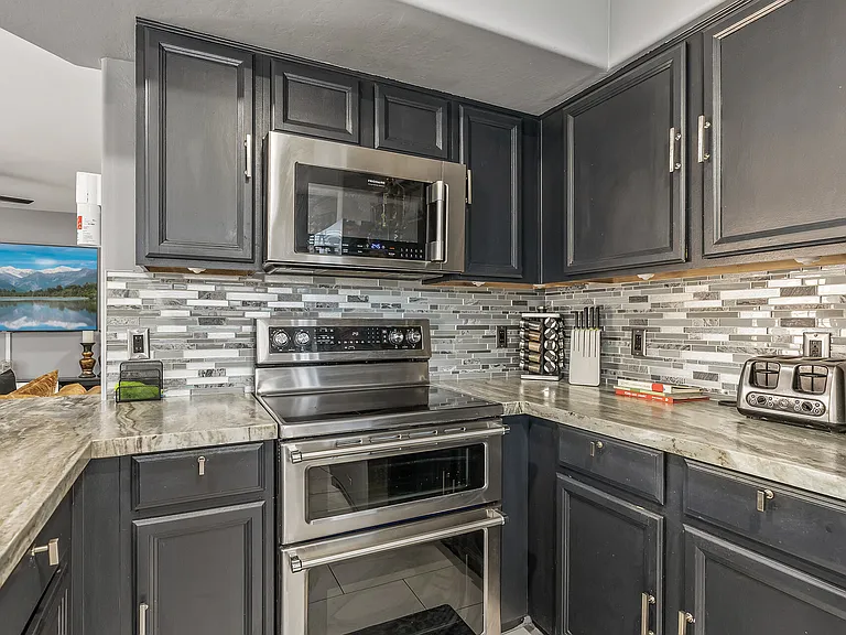 12222 W Hopi St — Photo 10