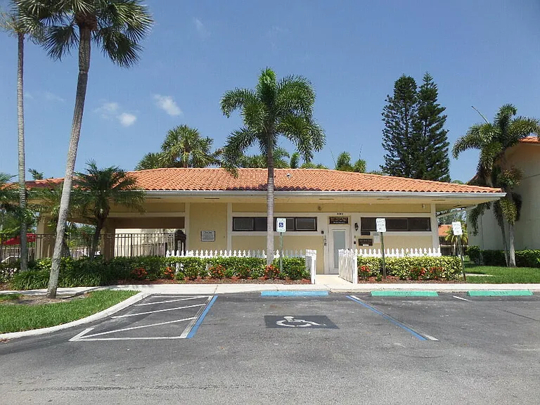 1524 Lake Crystal Dr #B — Photo 20