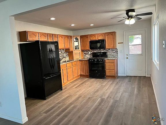 3rd image of 621 Maple Ave
