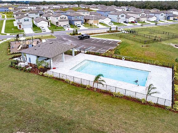 5th image of 9625 Pembrooke Pines Dr