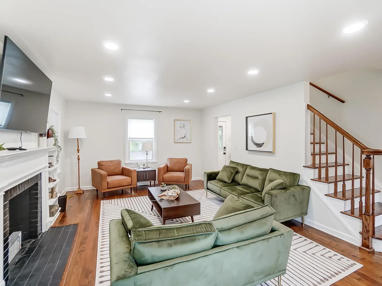 3 bed, 1900 sqft, $2,495 — Photo 1