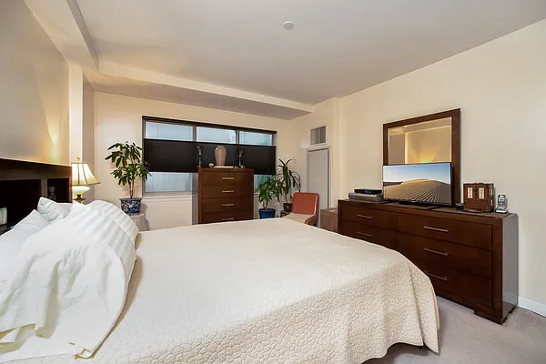 Sold by Redfin Real Estate | media 7