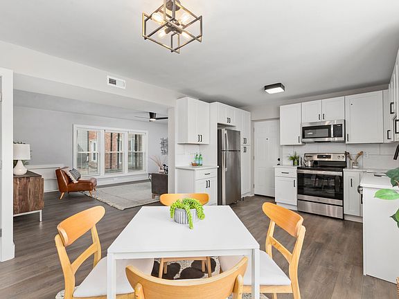 2nd image of 8360 Delmar Blvd #0df02c17f
