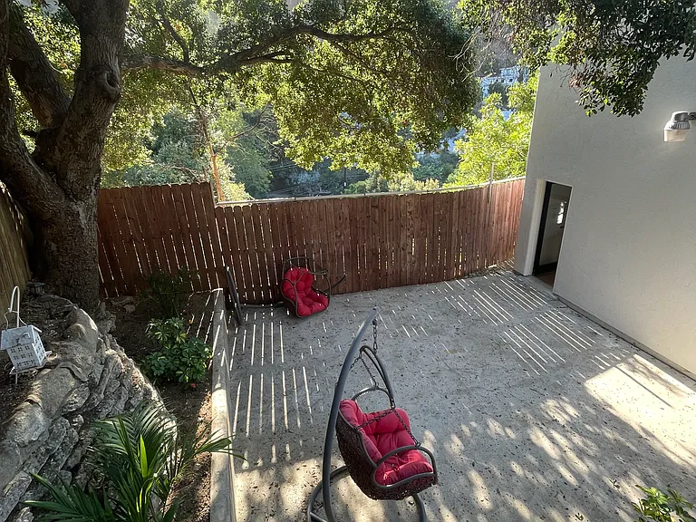 8192 Laurelmont Dr — Photo 24