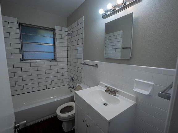 5th image of 2530 Lakeside Dr