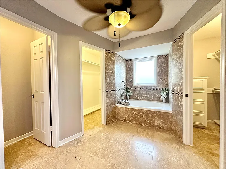 2514 Nantucket Dr #C — Photo 16