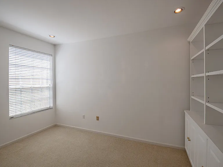 447 Enclave Pl — Photo 18