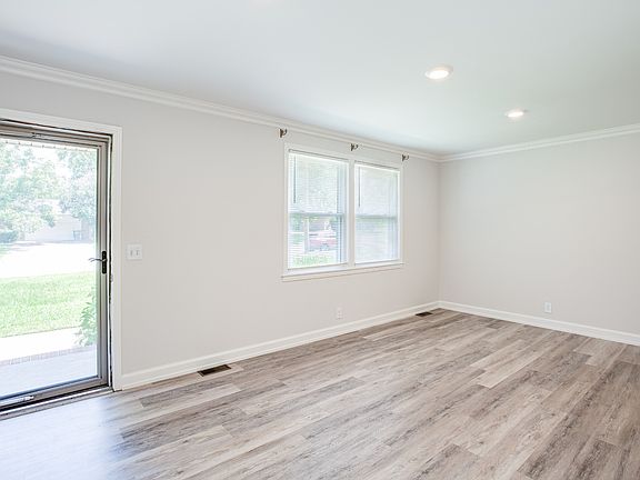 4th image of 7453 Harrow Dr