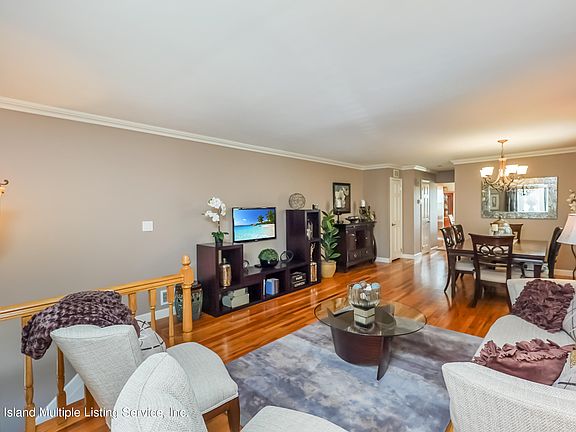 5th image of 133 Brook Ave
