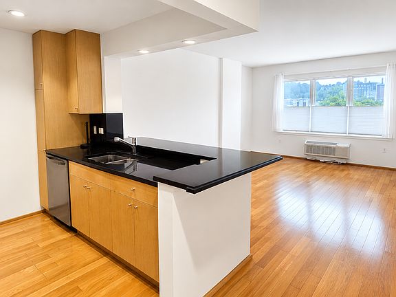 4th image of 1102 City Pl #1102