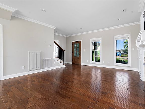 4th image of 358 Club Ct