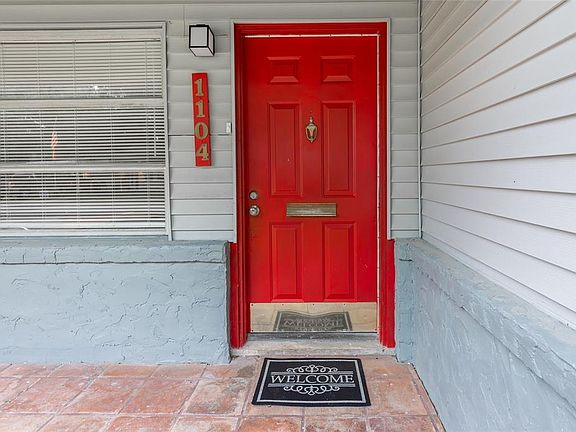 3rd image of 1104 Woods Dr