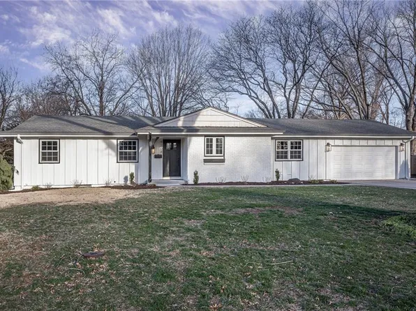 9708 Chadwick Dr, Leawood, KS 66206