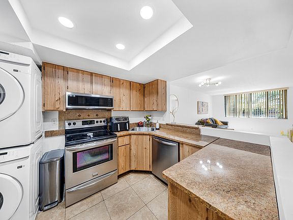 4th image of 3249 Riverside #D-202