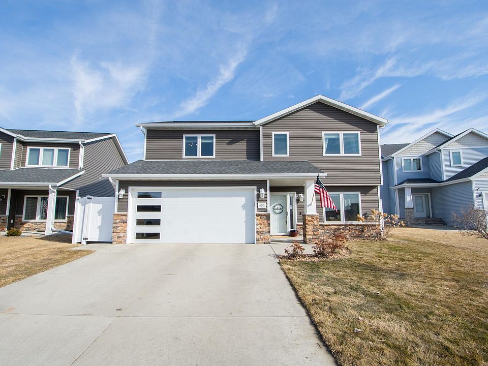 1st image of 293 Redwood Dr