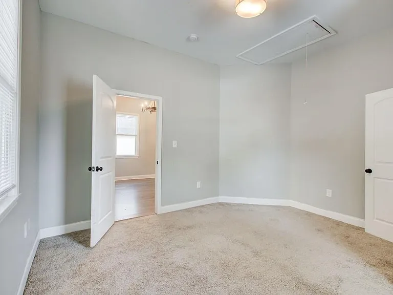 592 Martin St SE — Photo 9