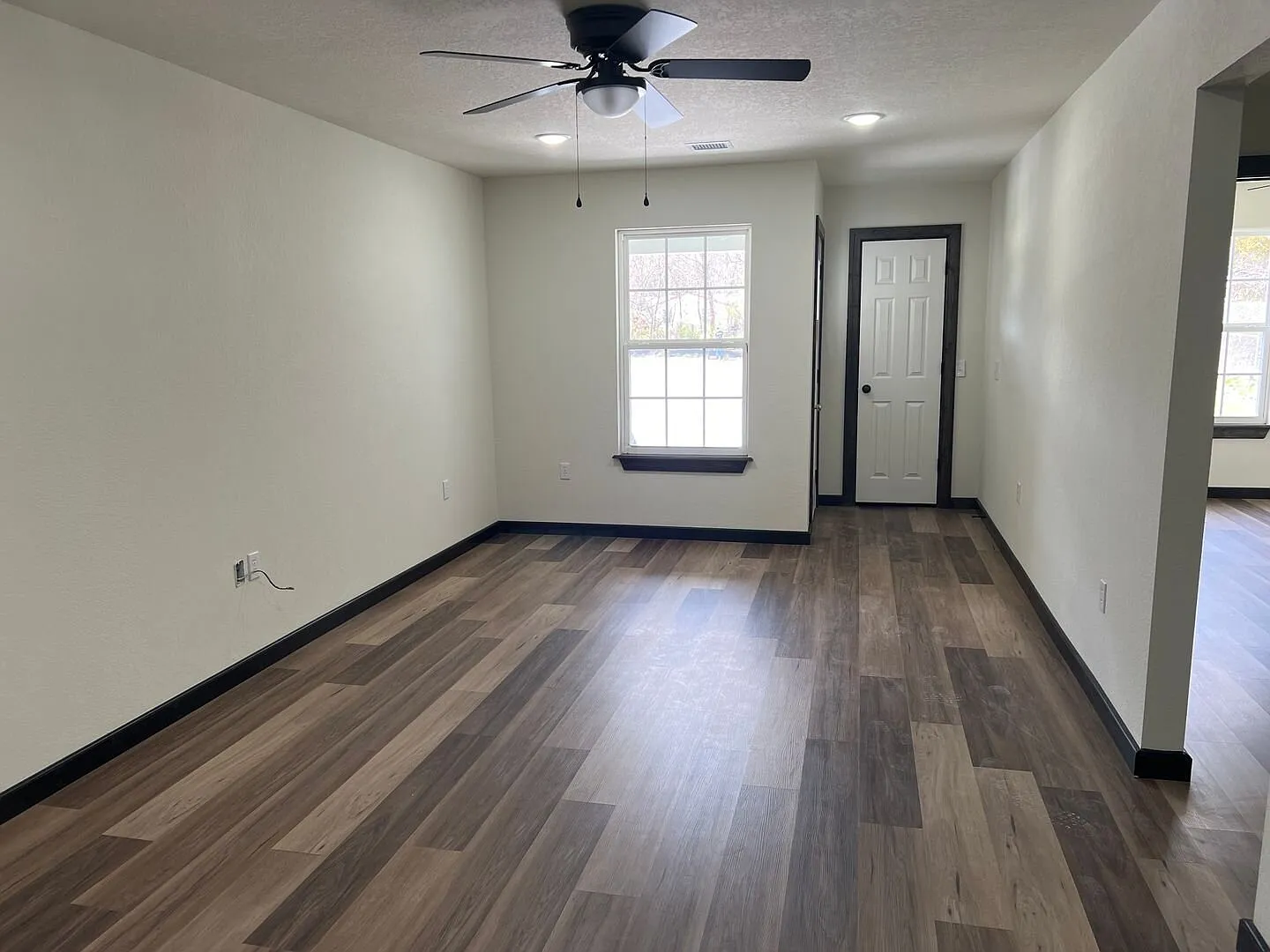 A touch of elegance in this : 2 bedroom 2 bath duplex — Photo 3