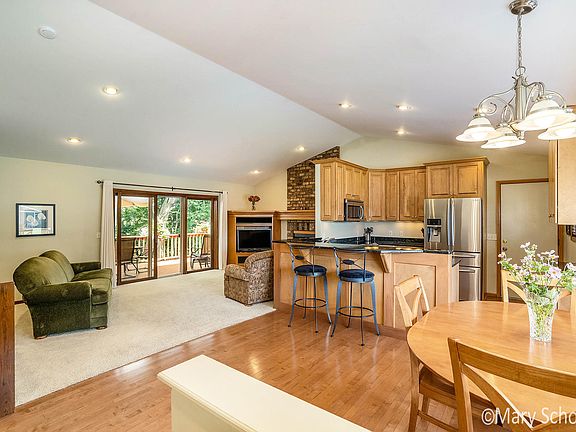 4th image of 2401 Cedarcrest Dr NE