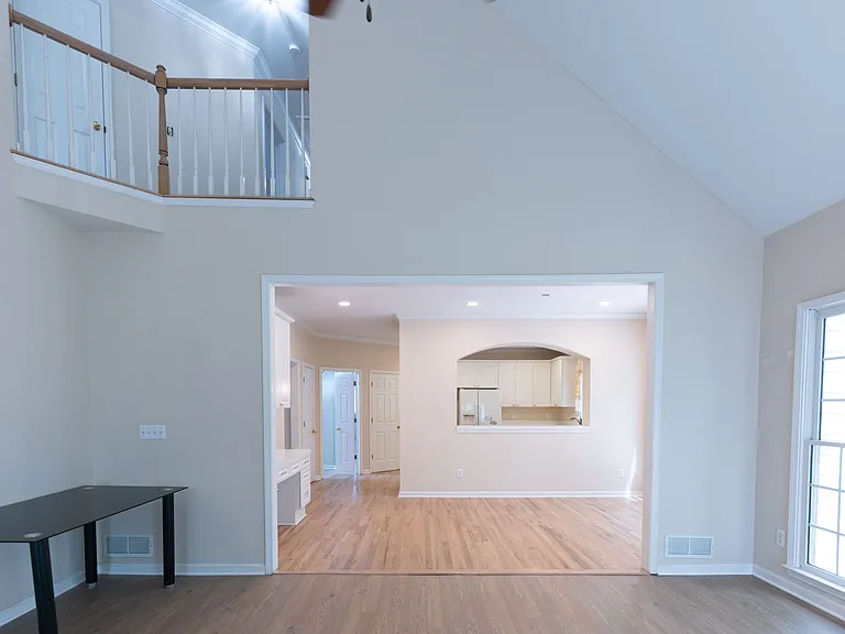 1649 Crittenden Ln — Photo 9