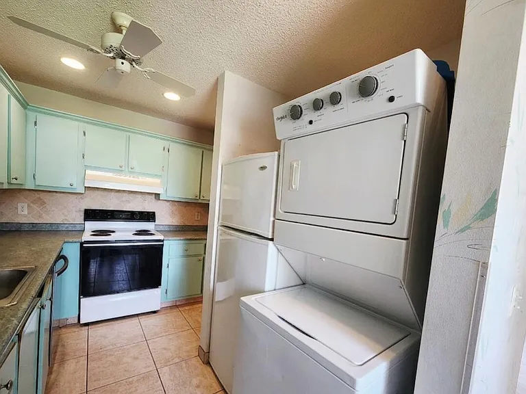 1560 NW 18th Ave #104 — Photo 22