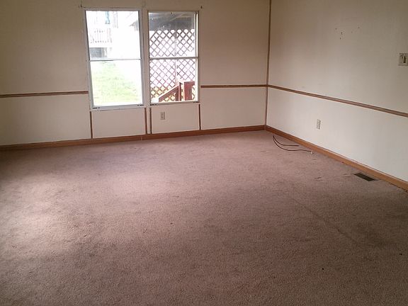 4th image of 155 E Park Ln