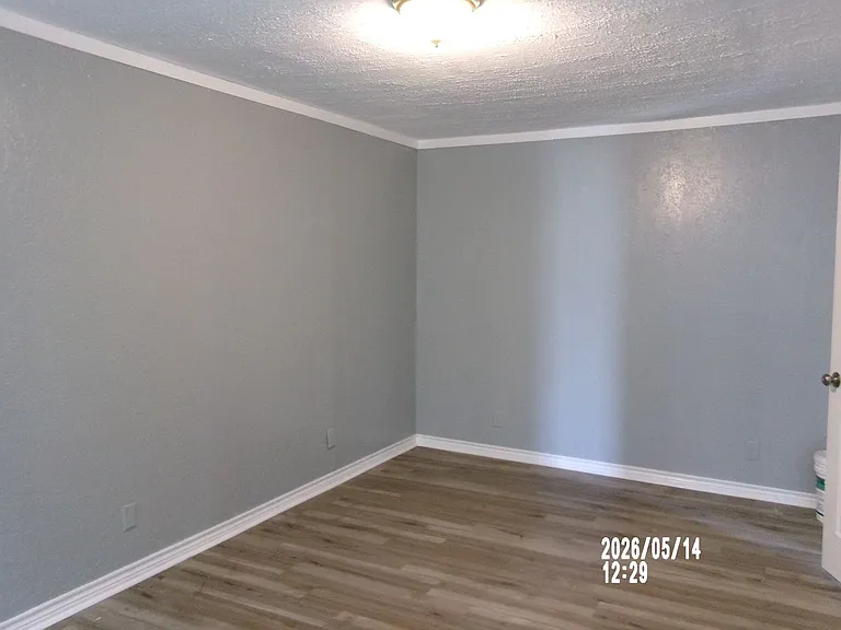 220 SW 24th St — Photo 11