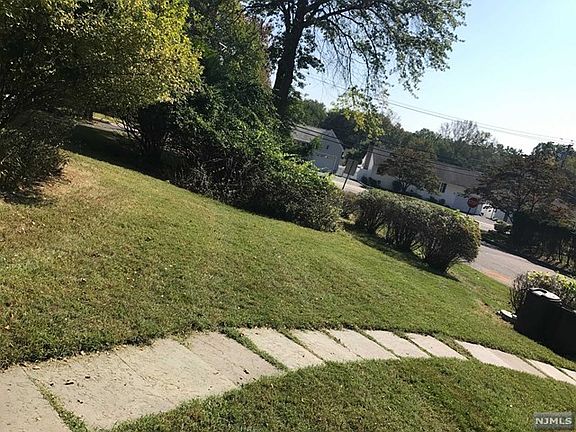 5th image of 34 Main St