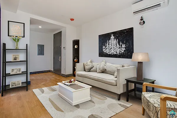 Rented by EXR | media 2