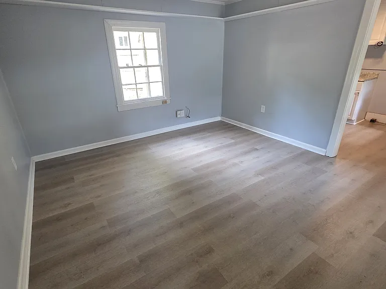 319 Mercer Ave — Photo 16
