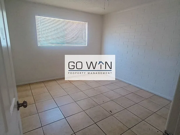 9831 N 11th Ave — Photo 3