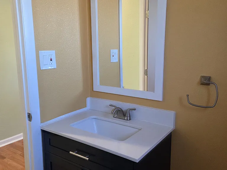 921 Madeira Dr SE — Photo 13