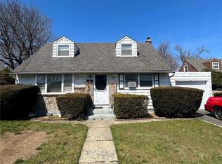 1096 Meadowbrook Rd, Merrick, NY 11566