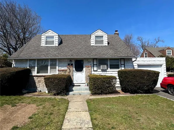 1096 Meadowbrook Road, Merrick, NY 11566
